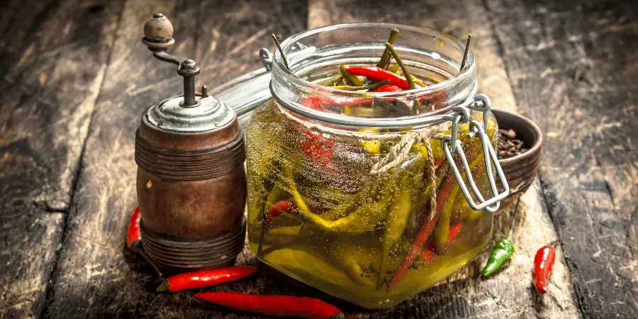 Evde Biber Turşusu Yapımında İki Temel Okul: Klasik ve Köy Usulü
