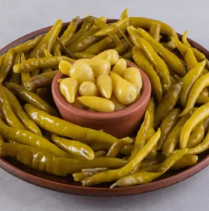 Evde Biber Turşusu Nasıl Yapılır? Klasik ve Köy Usulü Yöntemlerle Tarifi